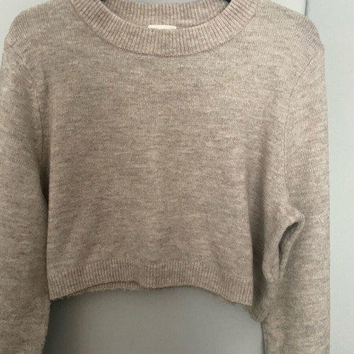 H&M cropped knit sweater size M like new, beige