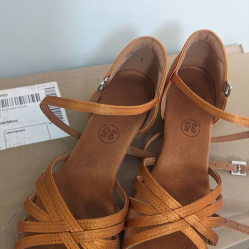 Latin dance shoes for girls size 35 like new, beige and gold