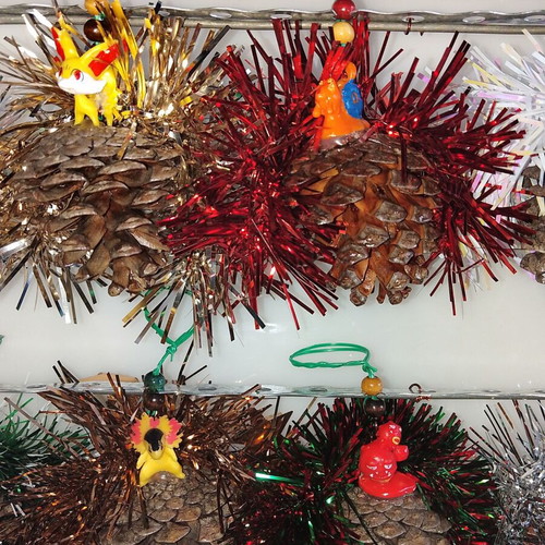 Christmas pinecone ornaments new, set of 12 with figures