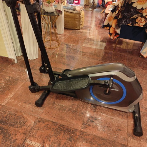 Amila Cardio 510E Magnetic Elliptical Machine like new