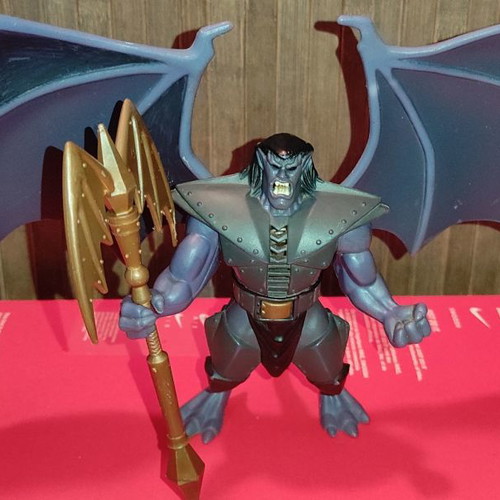 Gargoyles Mighty Roar Golliath used with accessories Kenner 1995