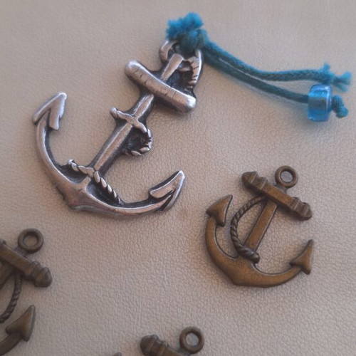 Set of 4 anchor charms for crafts