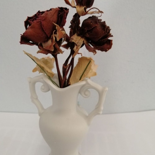 Porcelain vase with dried roses like new, 1986 vintage