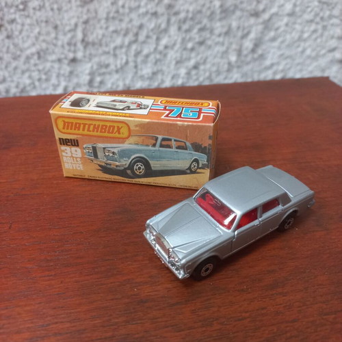 Matchbox Lesney No. 39 Rolls Royce toy car like new, silver