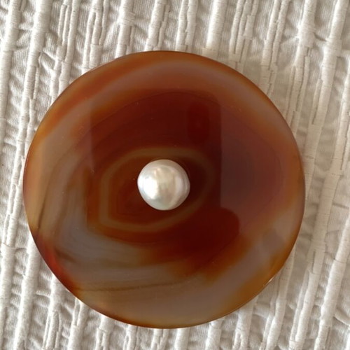 Natural round half South Sea pearl 23 cts creamy