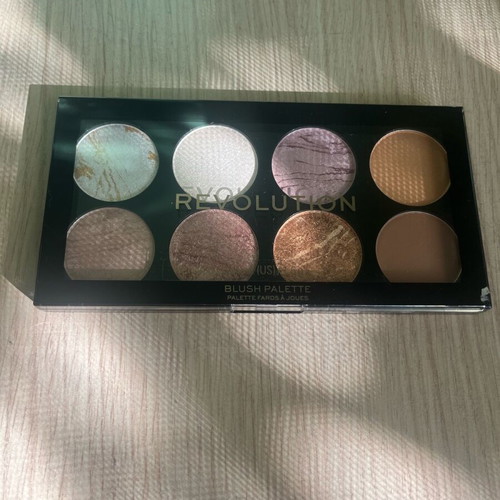 Revolution blush palette new with 8 shades golden sugar