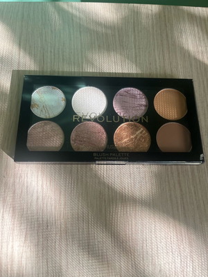 Revolution blush palette new with 8 shades golden sugar