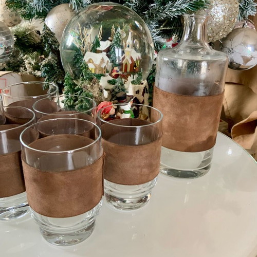 Set of 6 vintage glasses and carafe with leather sleeves like new