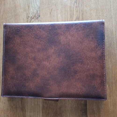Plastic folder with inner organization pockets and pen holder