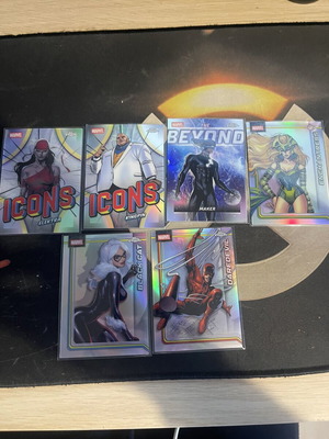 Marvel bundle of 6 Topps cards like new