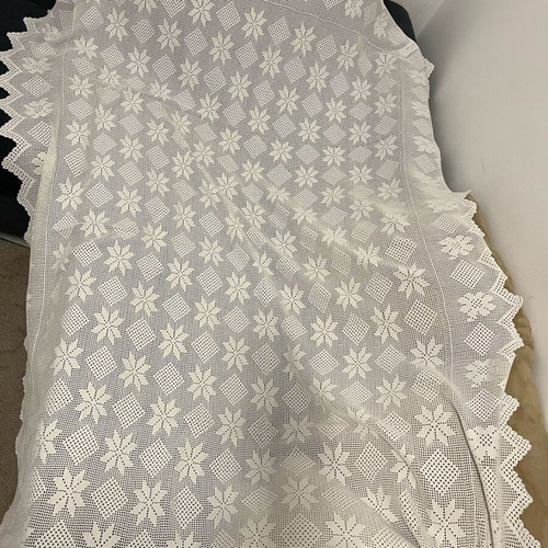 Crochet tablecloth 100% handmade, like new, traditional lace pattern