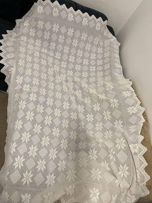 Crochet tablecloth 100% handmade, like new, traditional lace pattern