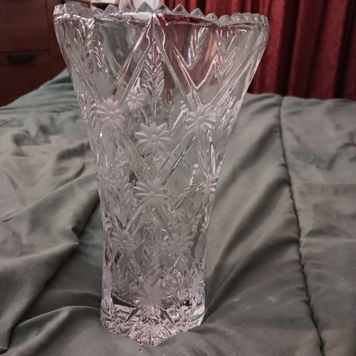Vintage crystal vase 21 cm like new