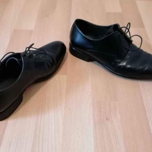 Black leather Moreski shoes like new, size 42