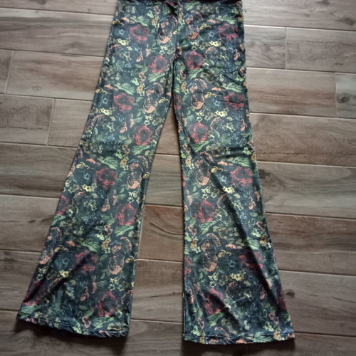 Elastic bell-bottom velvet pants used