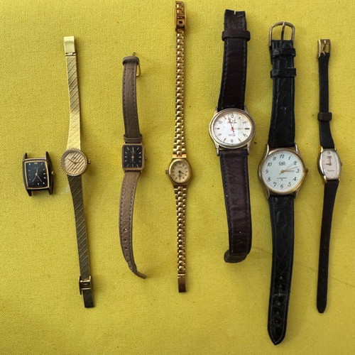 Wristwatches used, old 1980s collection, set of seven