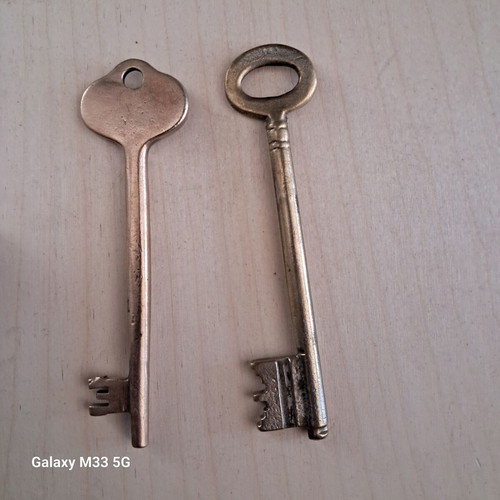 Brass keys used, set of 3, vintage bank drawer locks