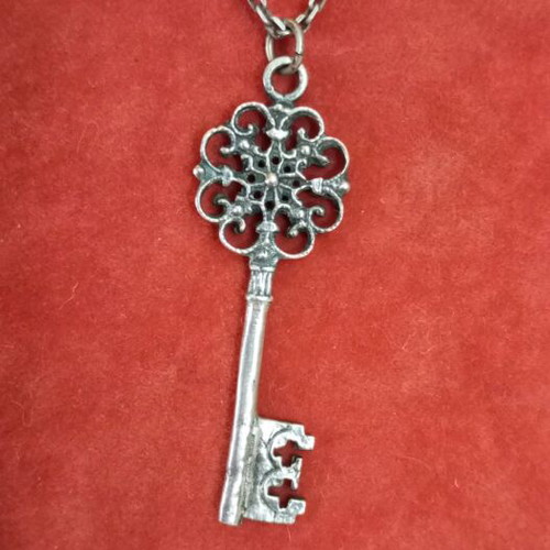 Silver necklace 925 vintage like new with 5.5cm pendant