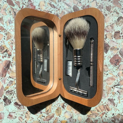 Men's travel grooming set in wooden box like new