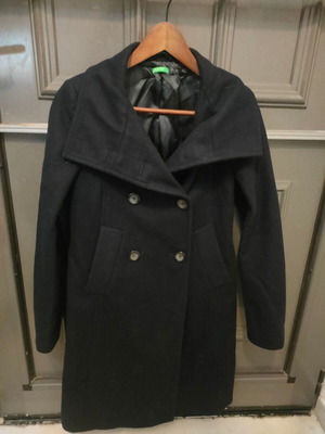 Benetton unisex coat size 40 like new, dark blue