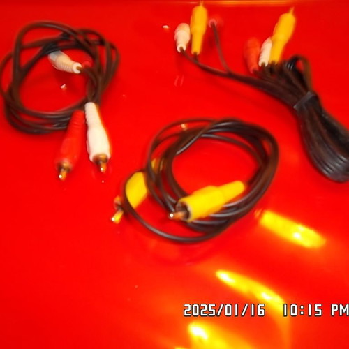 RCA cables set of 3 pieces like new
