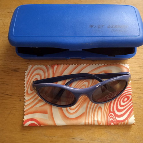 Disney Winnie the Pooh Kids Sunglasses used, polarized lenses, blue