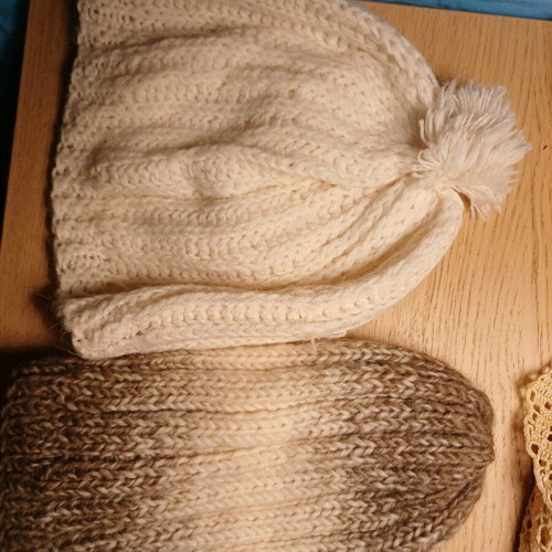 Handmade hats like new, pack of 2, white and beige