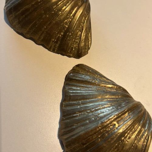 Brass press-papiers in clam shell shape like new