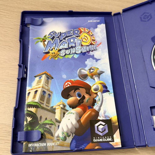 Super Mario Sunshine Nintendo GameCube game used with manual