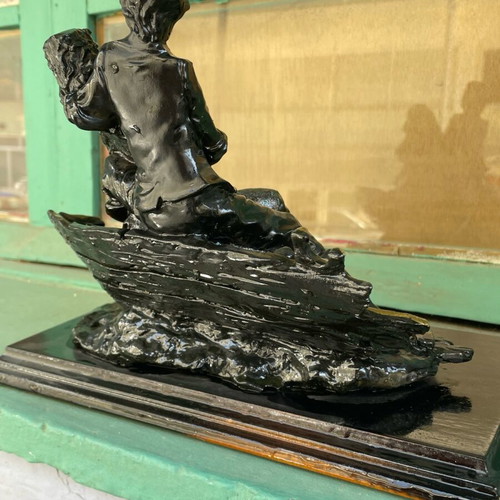 Vintage statue of a loving couple with wooden base like new