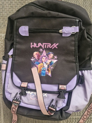 Σχολική τσάντα Huntrix Kpop Demon Hunters 42×27×15εκ
