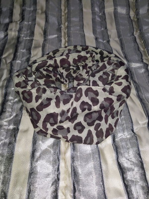Women's leopard scarf