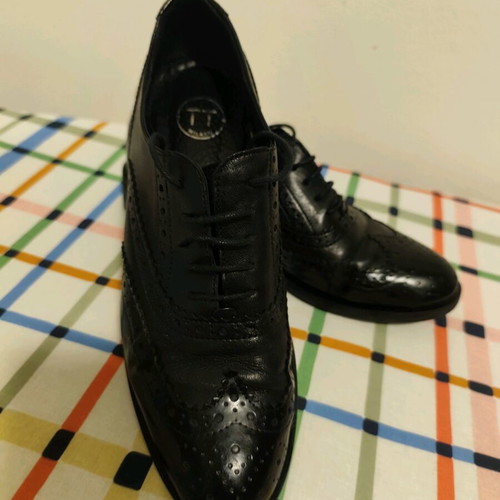 Oxford leather shoes Tata Italia like new, size 39, black