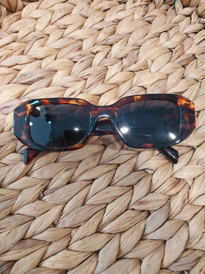 Sunglasses with Brown Tortoise Shell Frame and Gray Gradient Polarized Lens