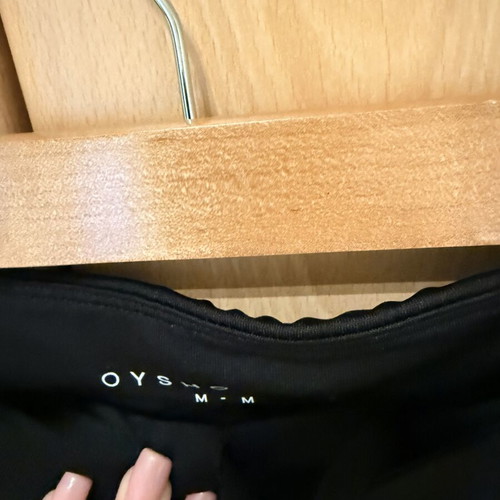 Oysho leggings like new with velvet details and back zipper pocket