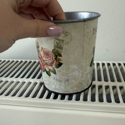 Vintage Victorian bucket pot vase decor, like new