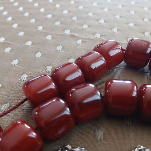 Bakelite Komboloi chatzikos 10, like new, 33 beads, traditional metal finish