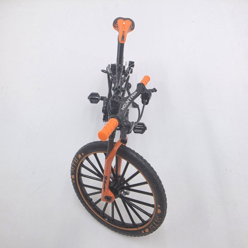 Metal Mountain Bike Model 1:8 scale like new with suspension