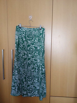 Namaste Midi Skirt like new, cotton, beige and green, size L