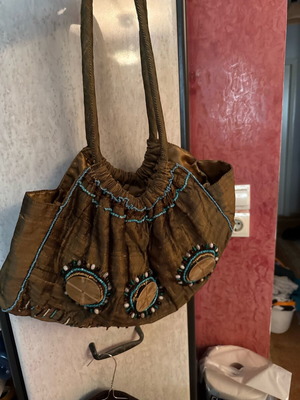 Boho τσάντα ώμου μεταχειρισμένη με χάντρες και ethnic σχέδιο πολύχρωμη