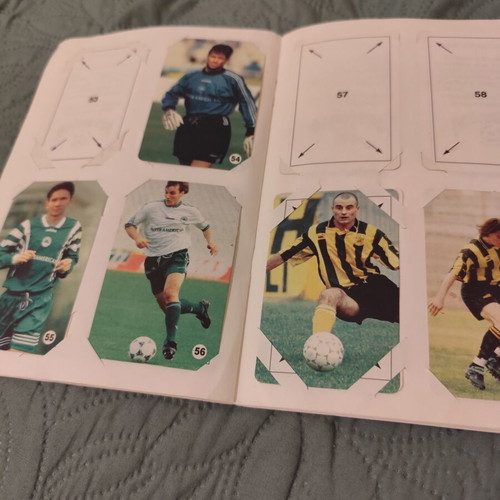 Rainbow Football 98-99 collectible sticker album, 62/90 cards
