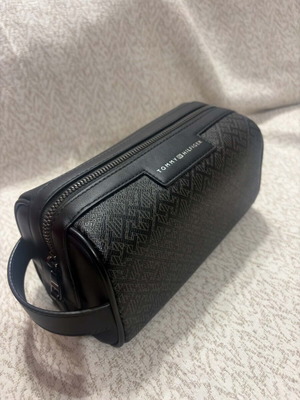 Tommy Hilfiger ανδρικό νεσεσέρ σε μαύρο