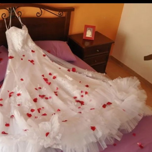 Wedding dress with Swarovski stones like new, white