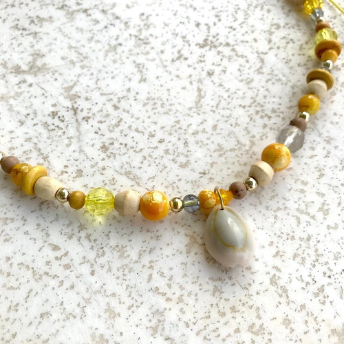 Necklace with shell and yellow beads