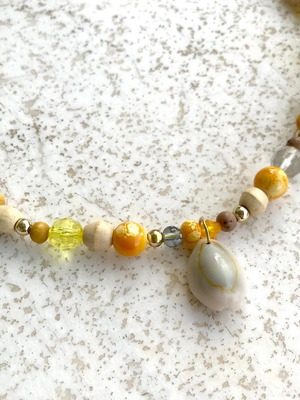 Necklace with shell and yellow beads
