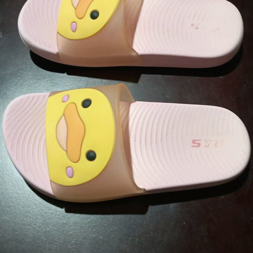B & S slippers used, size 25.5 with duck design pink and yellow