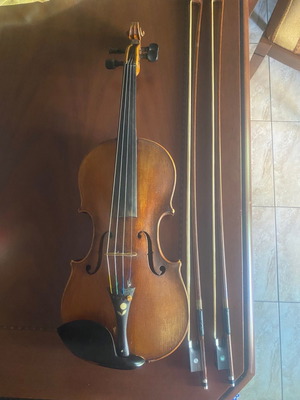 Italian authentic Nicolaus Amatus 1642 violin used with 2 bows