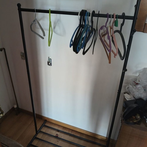Clothes rack with hanger like new