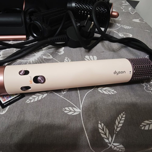 Dyson HS08 Airwrap i.d Straight + Wavy hair styler like new, rose gold