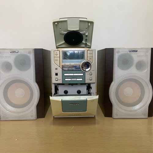 Philips sound system CD player radio cassette like new